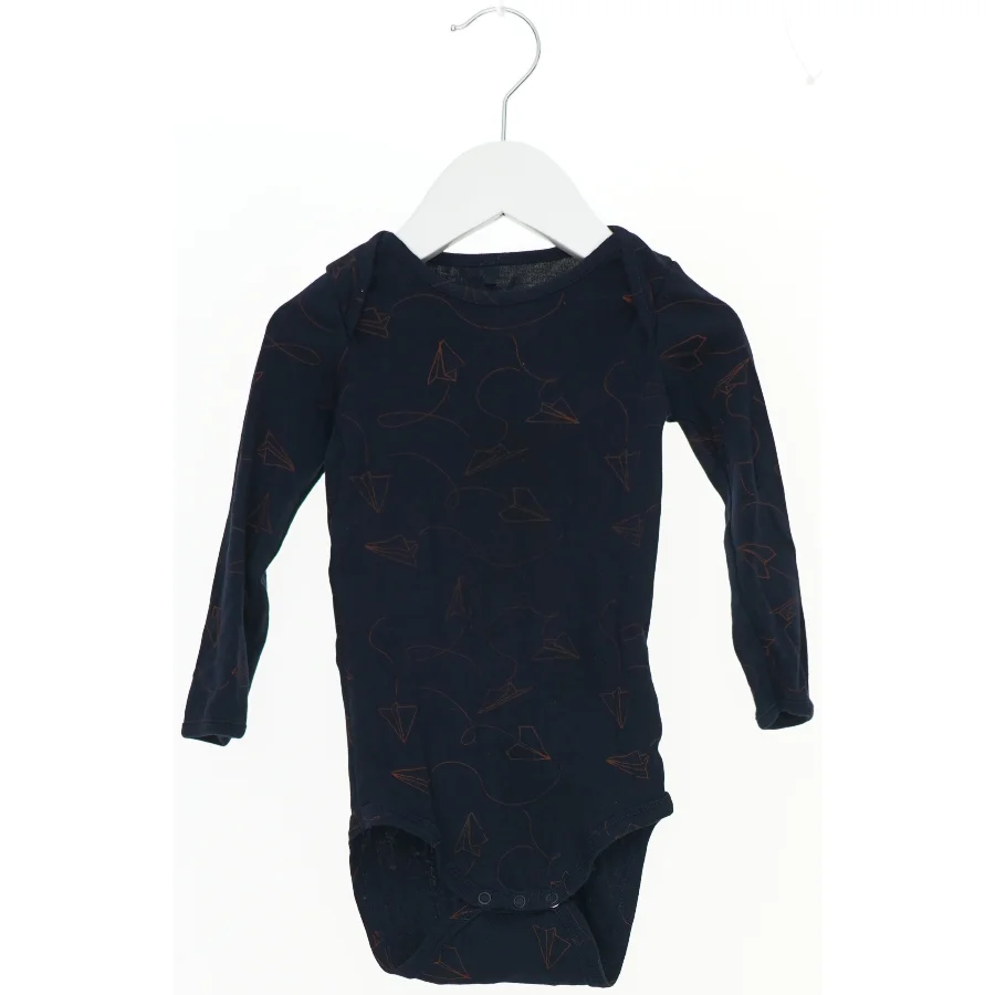 Langærmet bodystocking med papirflyveprint fra Soft Gallery  (str. 80)