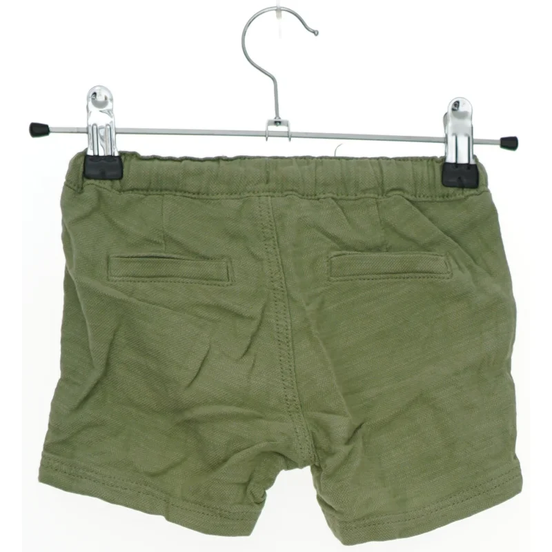 Korte grønne bukser med elastisk talje fra H&M (str. 80)