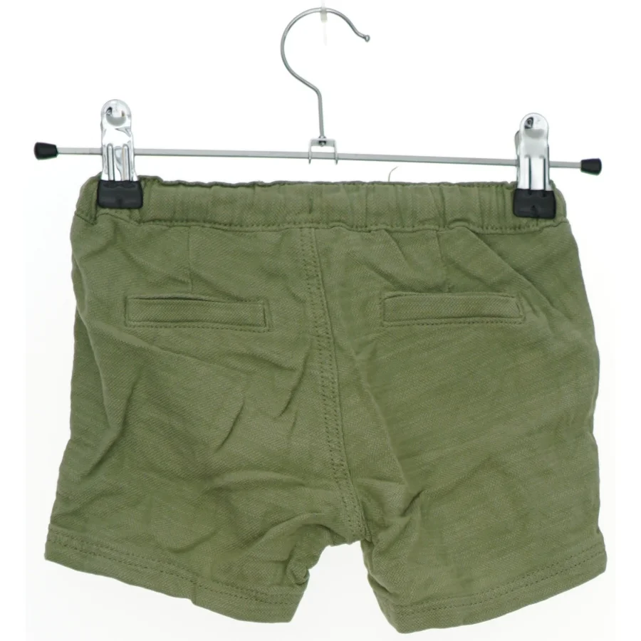 Korte grønne bukser med elastisk talje fra H&M (str. 80)