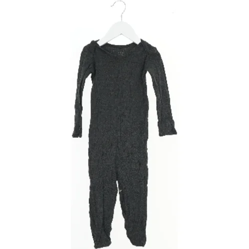 Langærmet heldragt til børn fra Noa Noa (str. 92)