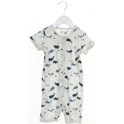 Heldragt med hvalmønster fra Lindex (str. 86)