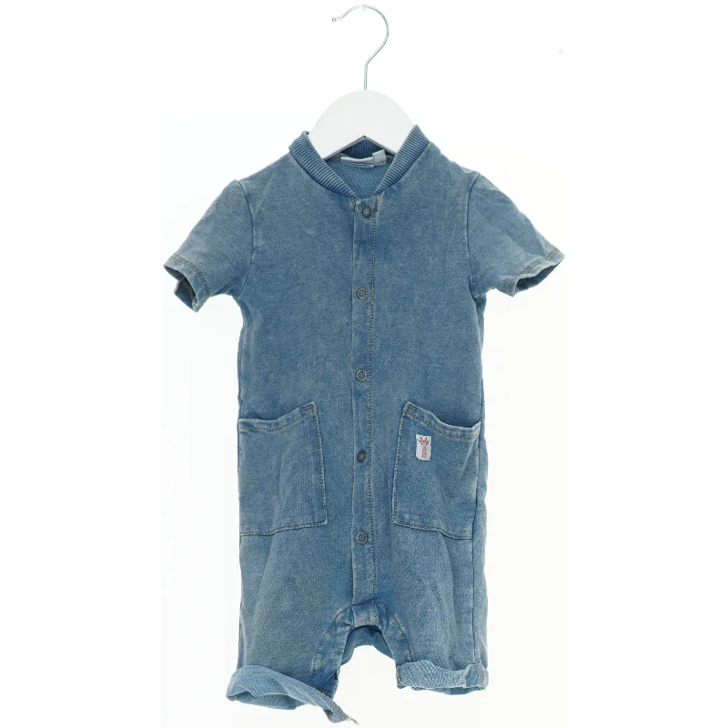 Kortærmet denim sparkedragt fra Name It (str. 80)