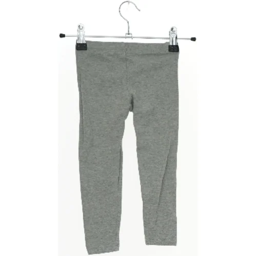 Grå leggings fra The Childrens Place (str. 98)