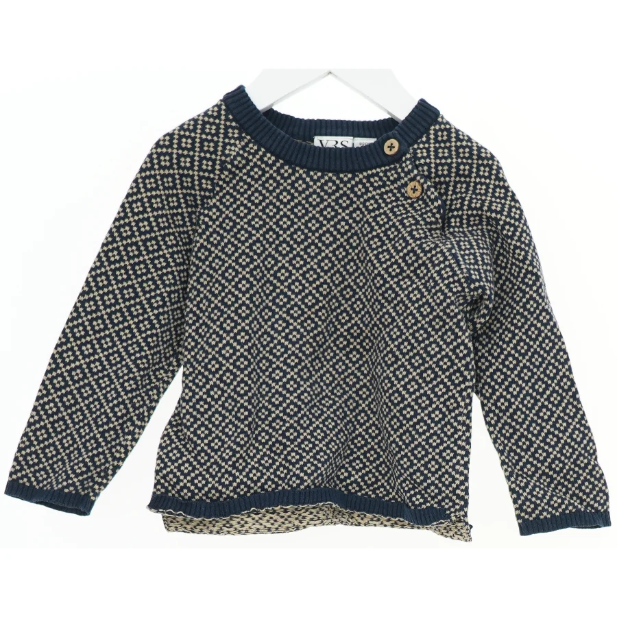 Strikket sweater med mønster fra VRS (str. 86)