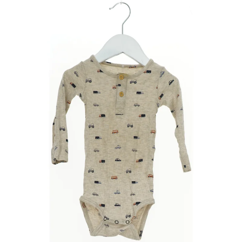 Langærmet bodystocking med biltrykning fra Name It (str. 80)