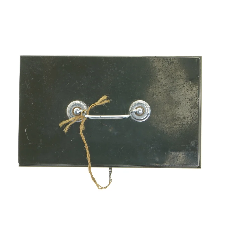 Grøn pengekasse i metal (str. 24 x 14 x 9 cm)