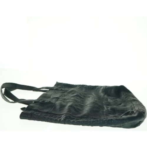 Sort skuldertaske i læder fra Dixie (str. 44 x 43 cm)