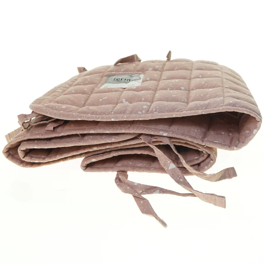 Sengerand til en tremmeseng fra Ferm Living (str. 175 x 30 sådan meter)