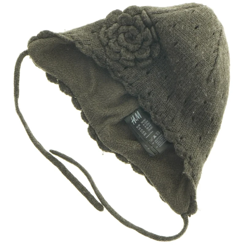 H&M grå vinterhue med rosedekoration fra H&M (str. 74 til 80)