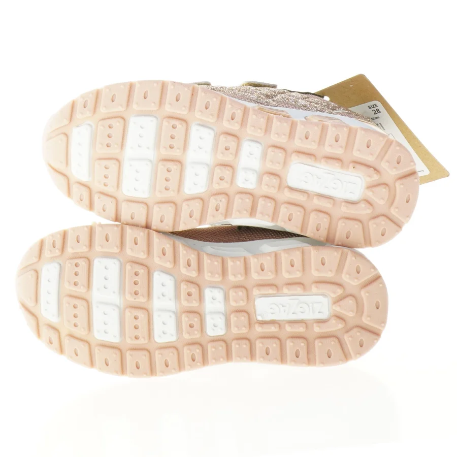 Nye Børnesko med velcro og glimmer fra ZigZag (str. 28)