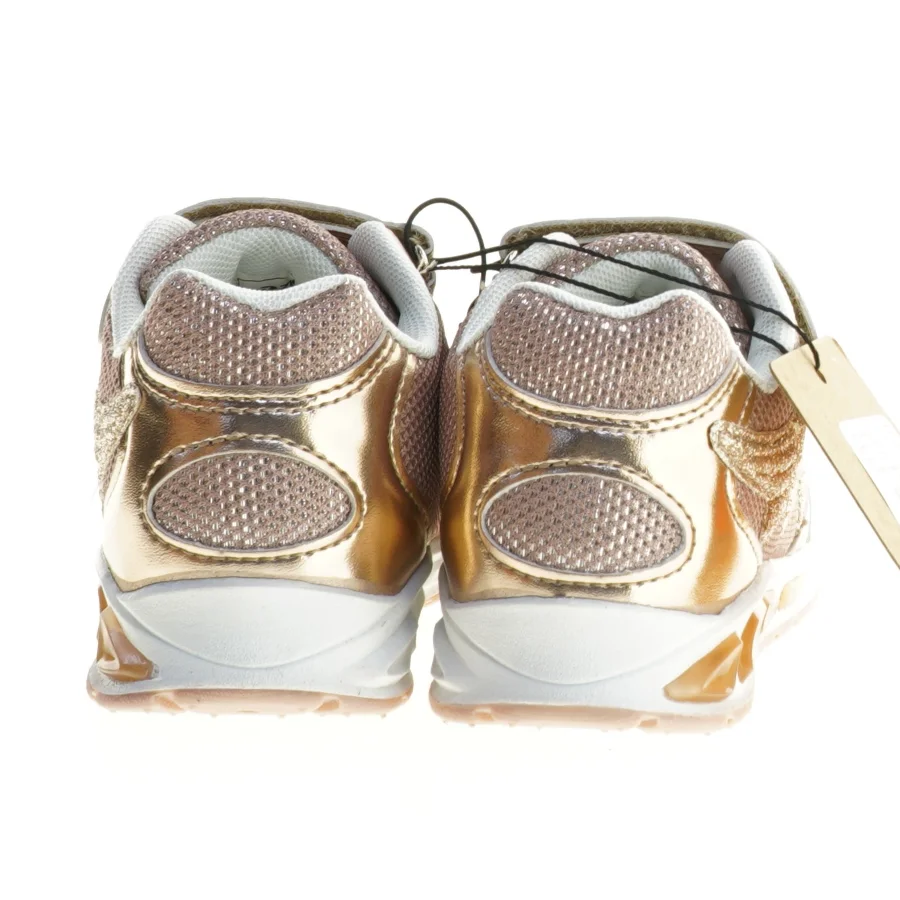 Nye Børnesko med velcro og glimmer fra ZigZag (str. 28)