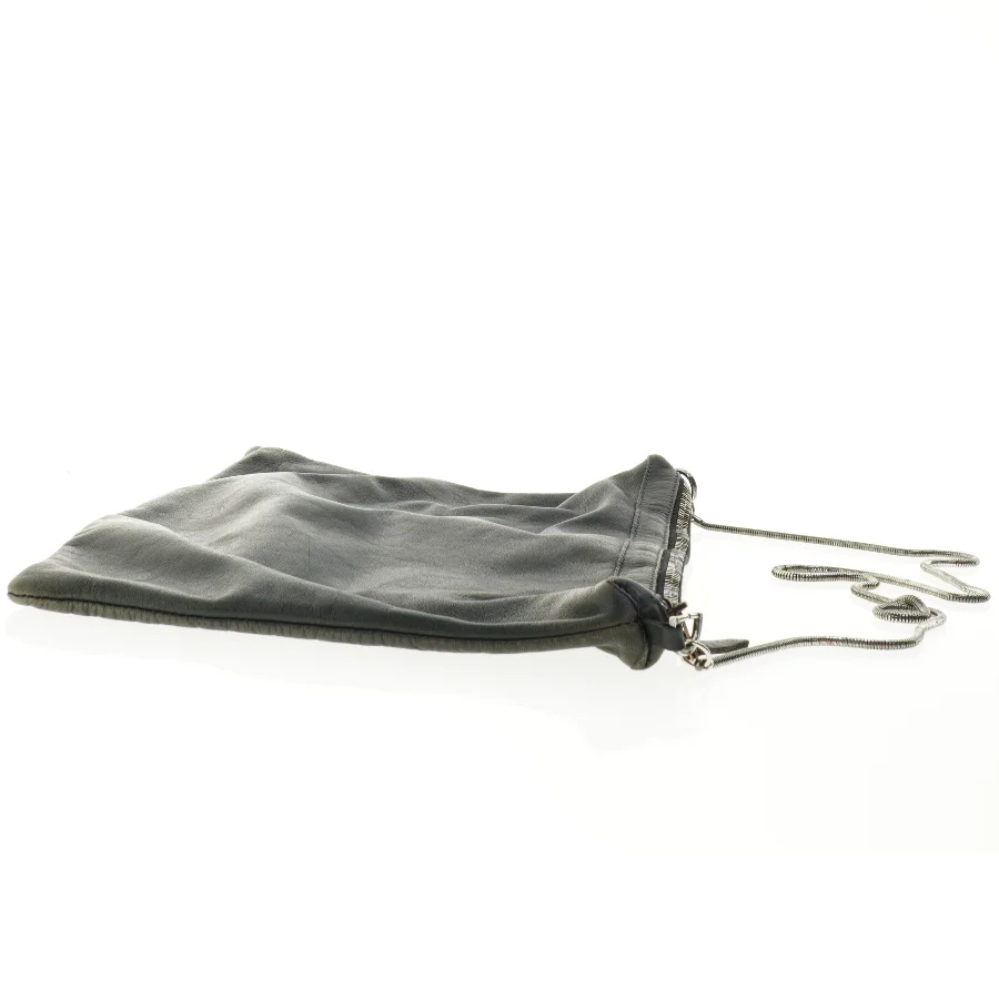 Sort skuldertaske i læderlook (str. 36 x 26 cm)