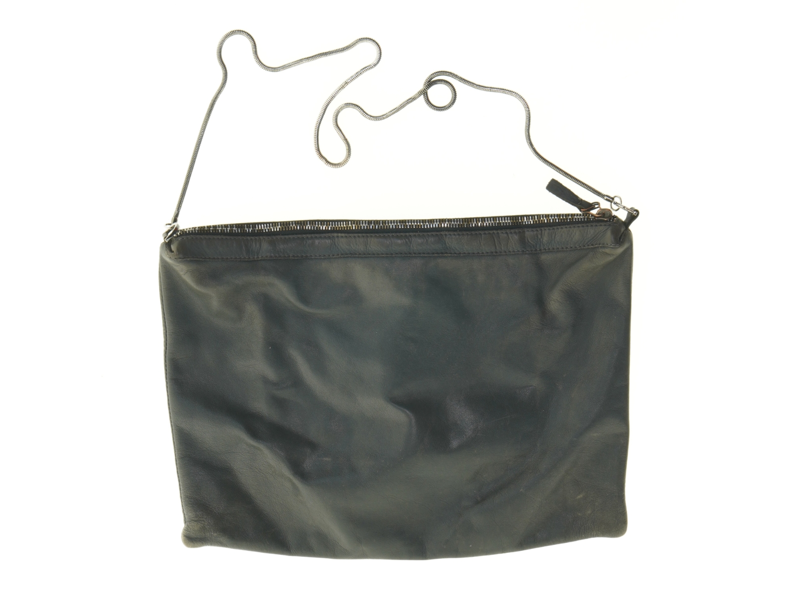 Sort skuldertaske i læderlook (str. 36 x 26 cm)
