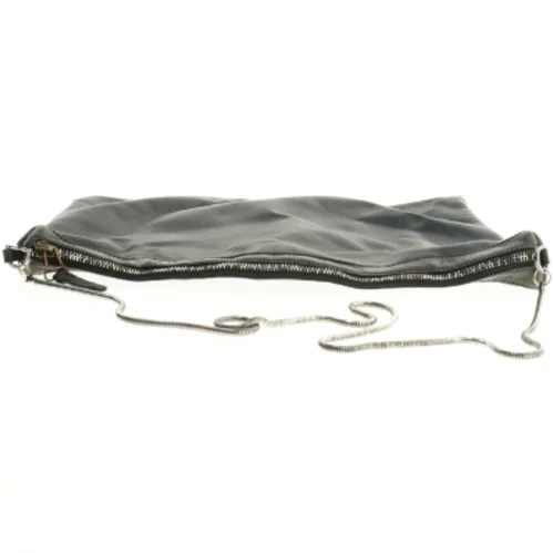 Sort skuldertaske i læderlook (str. 36 x 26 cm)