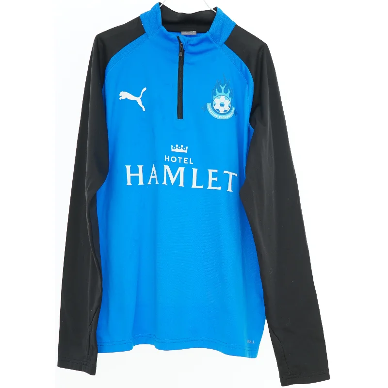 Sportstrøje med sponsorlogoer fra Puma (str. 164)