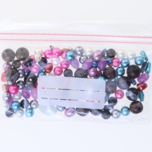Blanding af perler i forskellige farver (str. 15x8 cm)