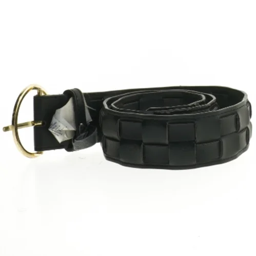 Sort bælte med guldspænde (str. 86 cm)