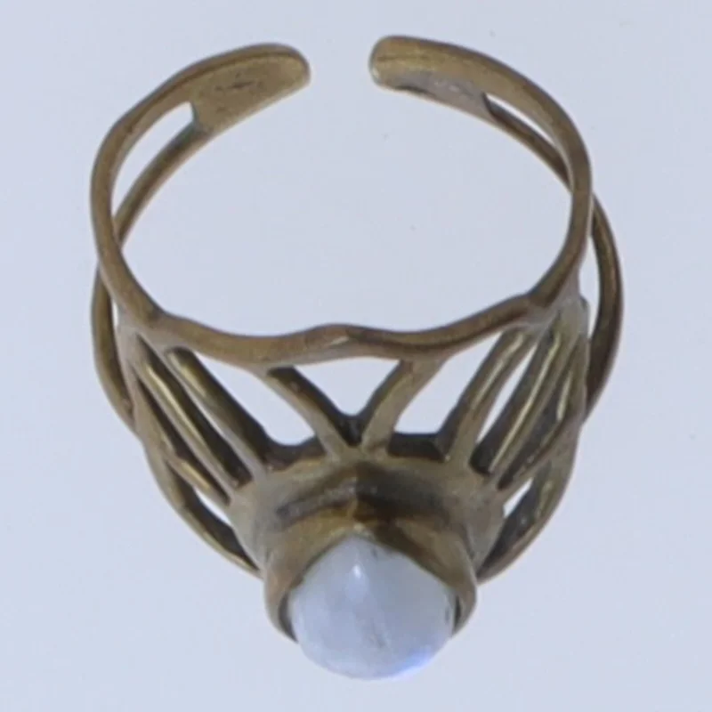 Vintage ring med sten (str. 56 mm)