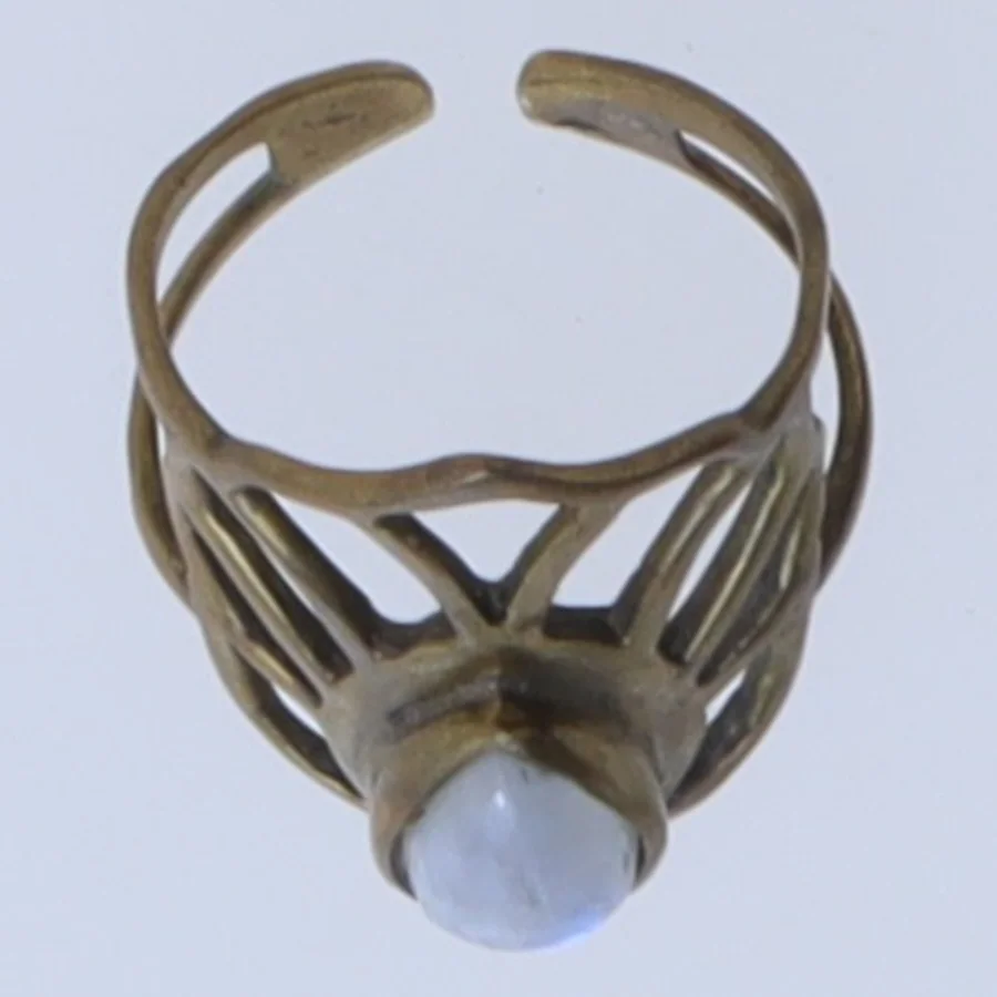 Vintage ring med sten (str. 56 mm)
