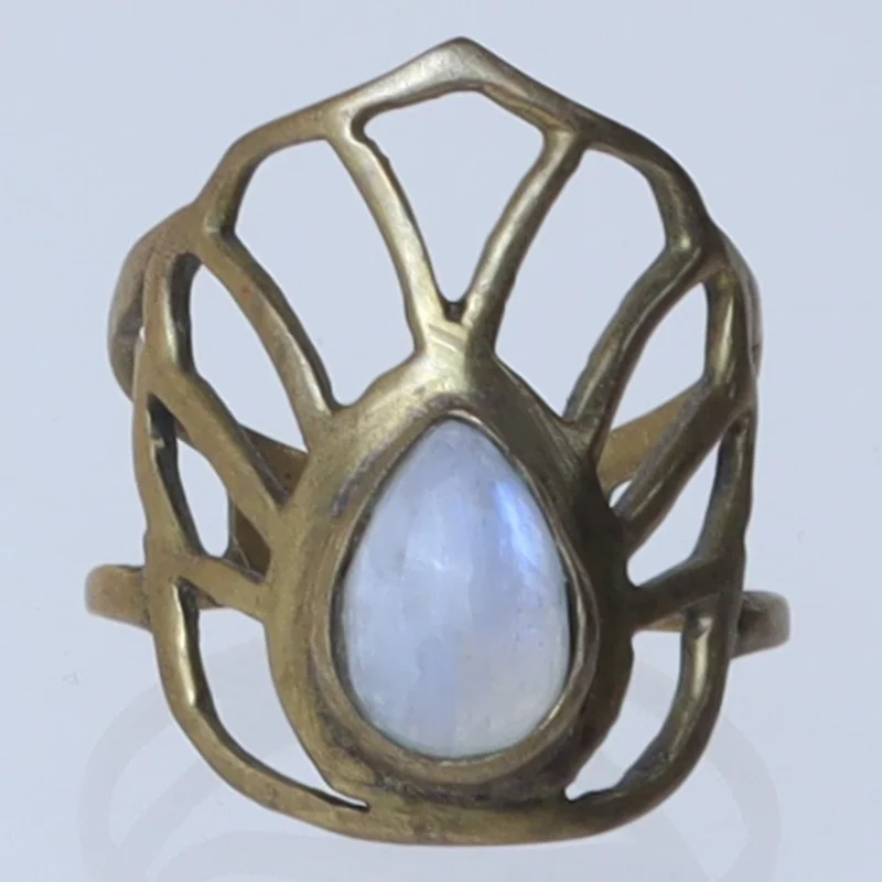 Vintage ring med sten (str. 56 mm)