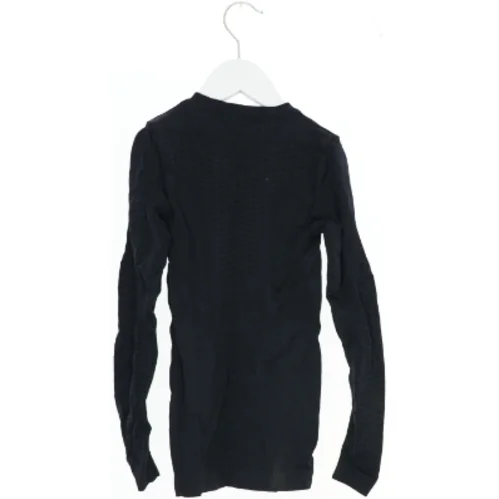 Langærmet sort trøje fra Graffiti (str. 134)