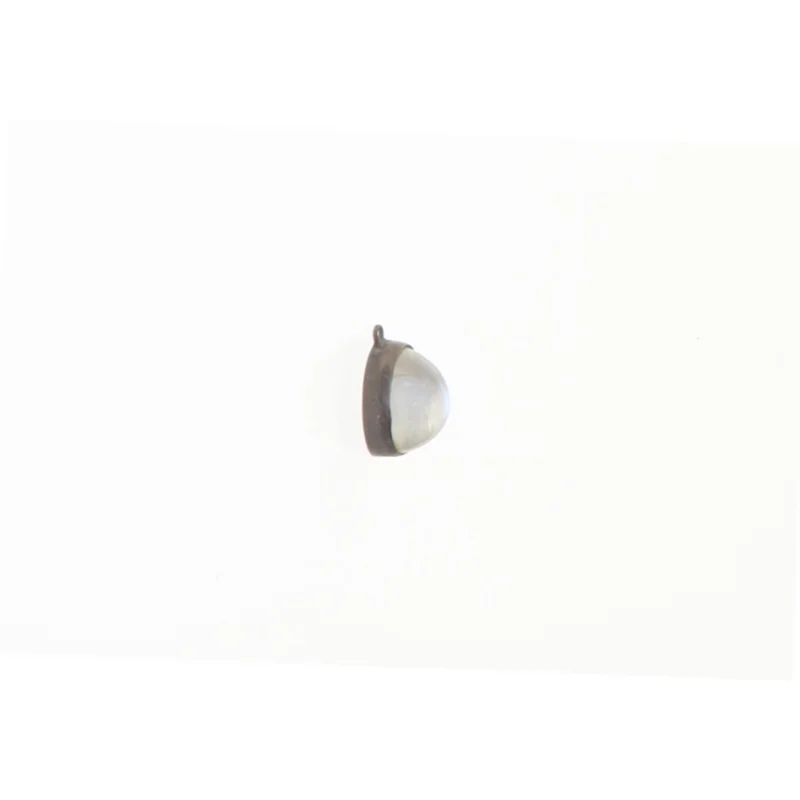 Vedhængmed hvid sten (str. 1,2 x 0,9 x 0,7 cm)