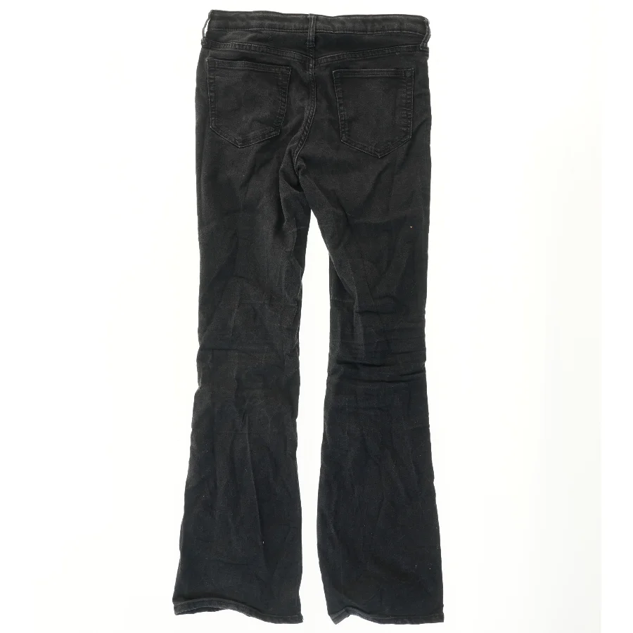 Sorte bukser fra H&M (str. 158)