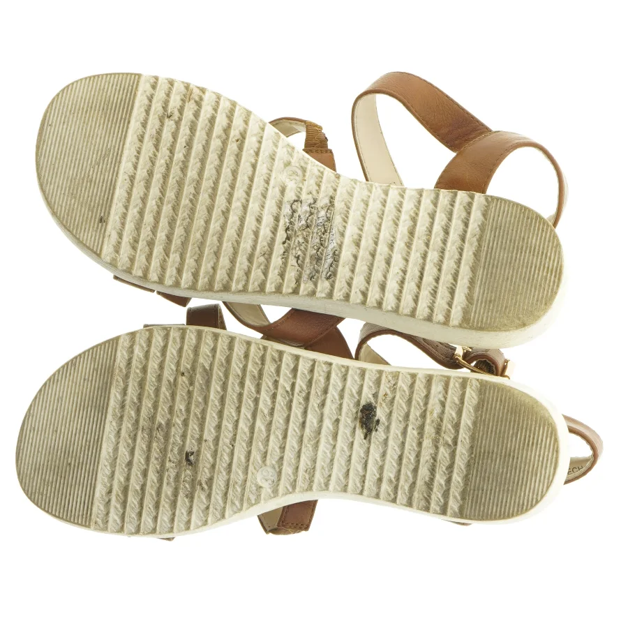 Sandaler med remme fra So All (str. 39 )