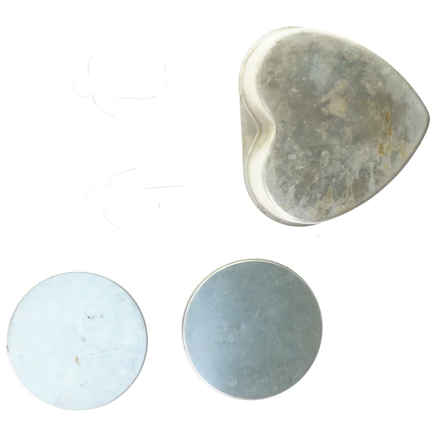 Kageudstikkere og lille kagedåse (str. 15 x 2 cm 22 x 20 cm)