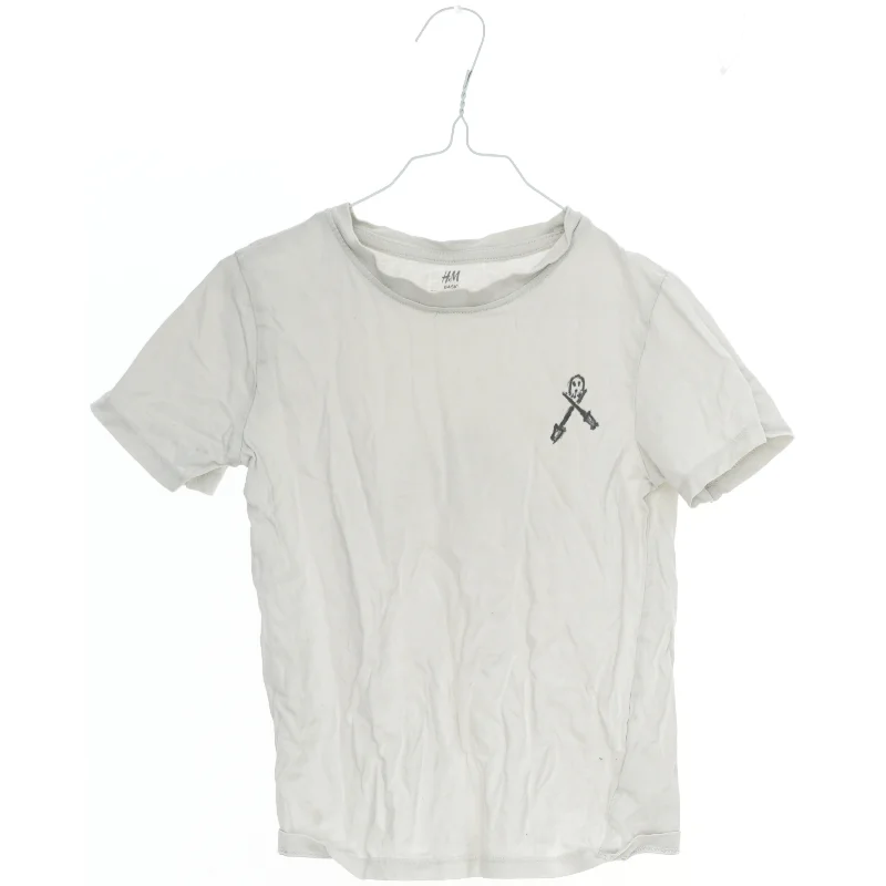 T-shirt med skeletmotiv fra H&M (str. 122)