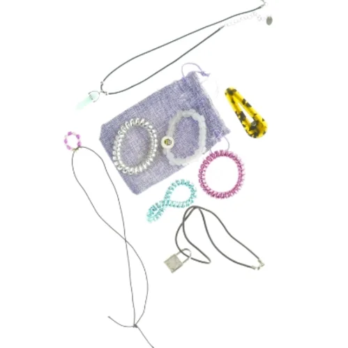 Smykkesæt med forskellige accessoires (str. 11 x 8 cm)