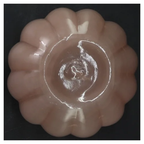 Rosa glasvase med bølget kant (str. Ø 13 cm)