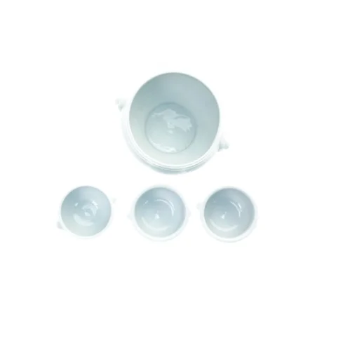 Hvide skåle 3 stk. og en suppeterrin-  (str. 25 cm x 25 cm 13 cm x 13 cm)