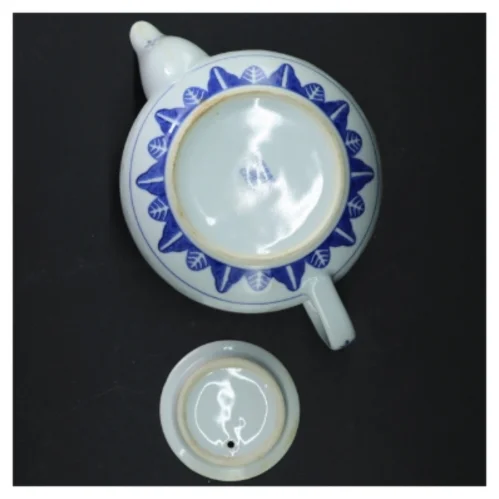 Porcelænsteapot med blåt mønster (str. Ø 14 cm)