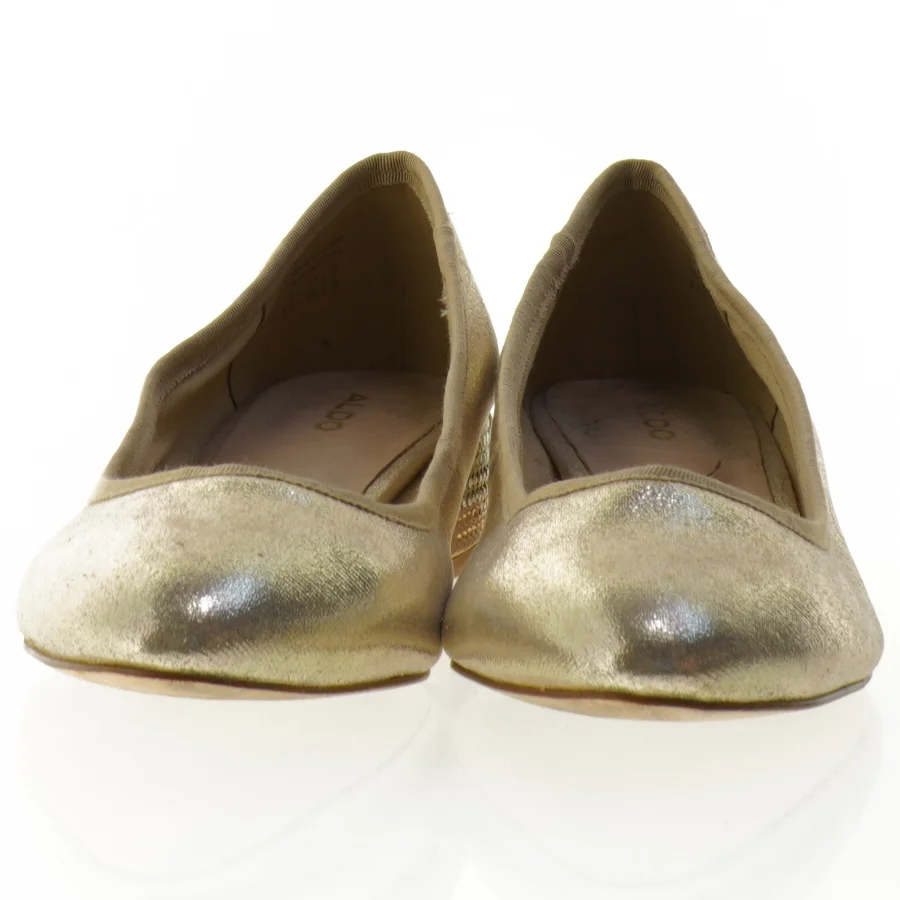 Guld ballerina sko med juvel detaljer fra Aldo (str. 39)