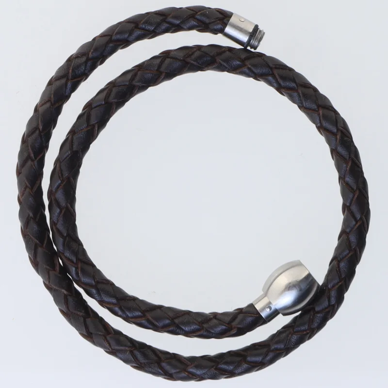 Flettet læderarmbånd (str. 41,5. cm)