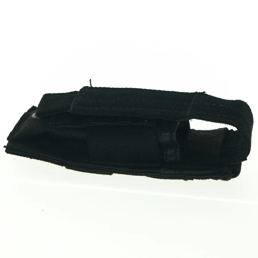 Sort holder f.eks. til telefon (str. 13 x 6 cm)