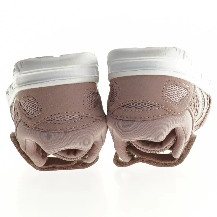 Brugte børnesko fra Hummel (str. 25)