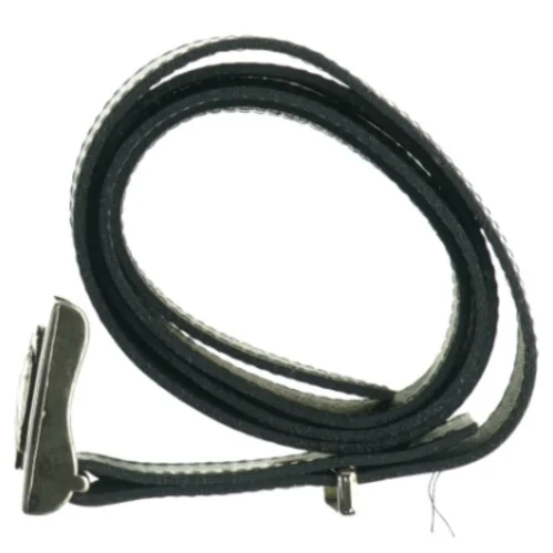 Sort læderbælte med metalspænde (str. 95 x 105 cm)