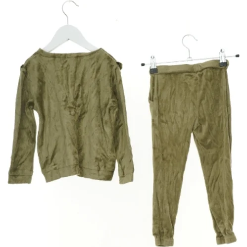 Sæt børnetøj fra Name It (str. 104 cm)