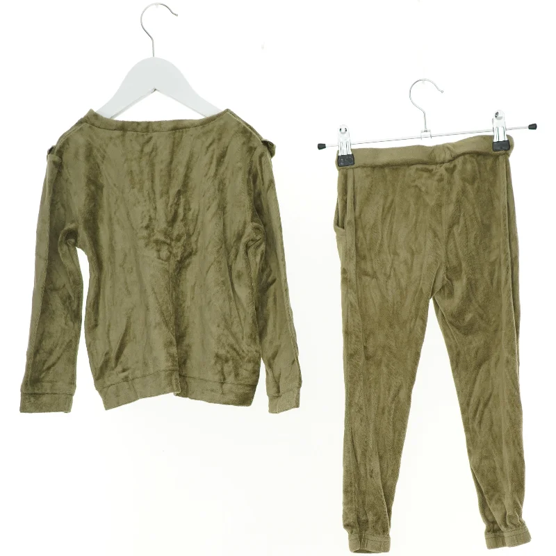 Sæt børnetøj fra Name It (str. 104 cm)