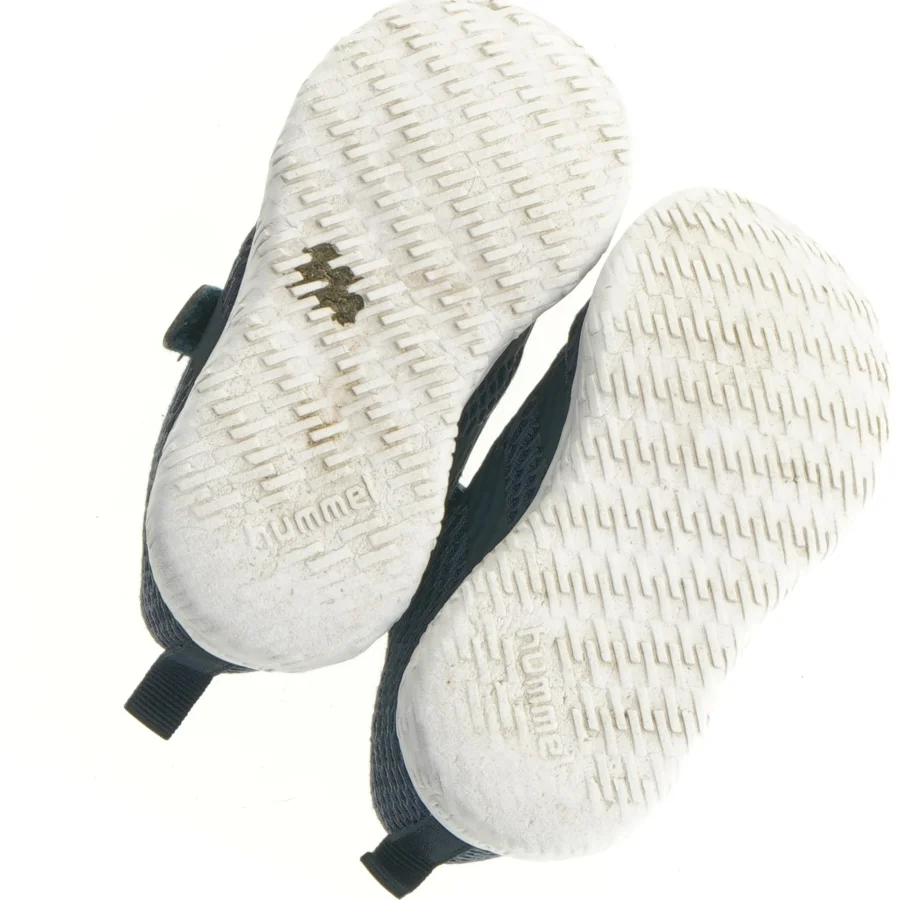 Brugte børnesko fra Hummel (str. 24)