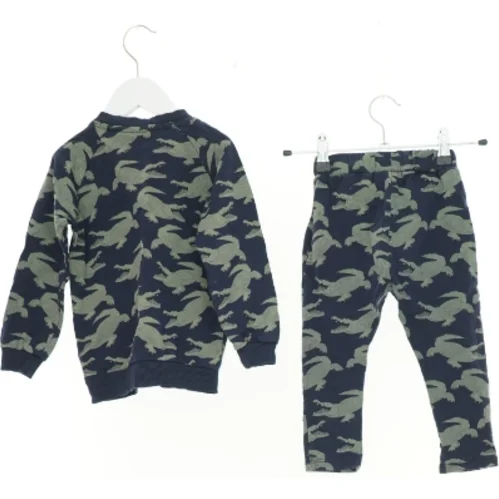 Sæt børnetøj (2 stk.) fra The New (str. 92 cm)