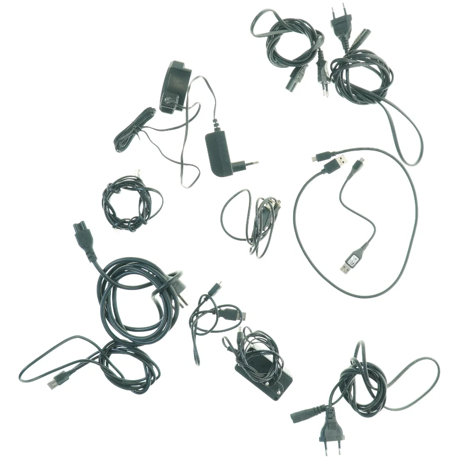 Diverse kabler og adaptere (str. Blandet)