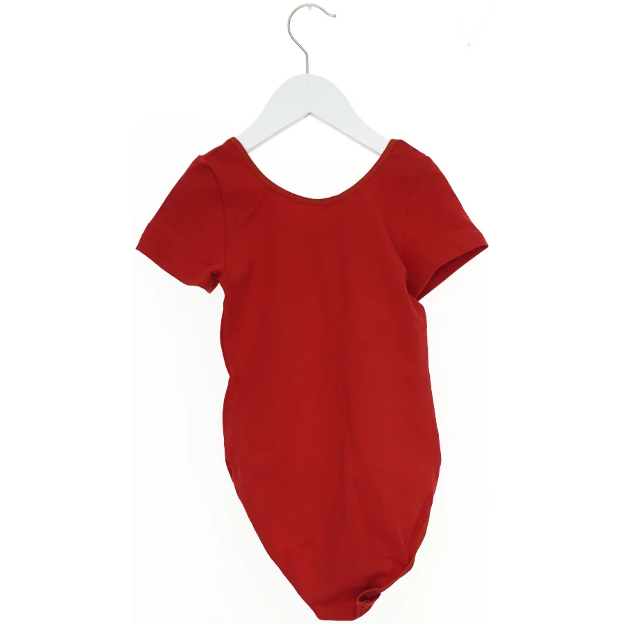 Rød bodystocking med korte ærmer fra Topp Design (str. 134)