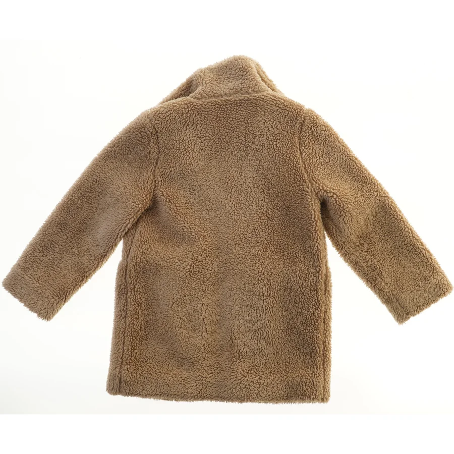 Fluffy frakke med knapper fra Milk Copenhagen (str. 140)