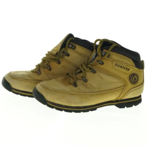 Vandrestøvler fra Firetrap (str. 32 )