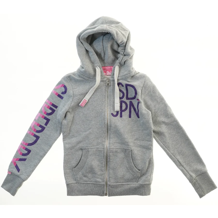Grå hættetrøje med print fra Superdry (str. S)