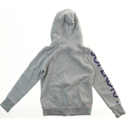 Grå hættetrøje med print fra Superdry (str. S)