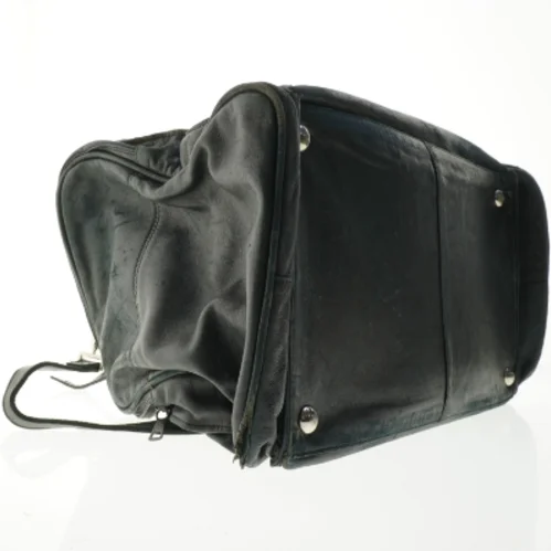 Sort weekendtaske i læderlook (str. 53 x 33 cm)